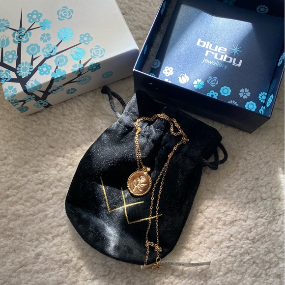 WOLF CIRCUS ROSE COIN NECKLACE - Picture 5 of 9